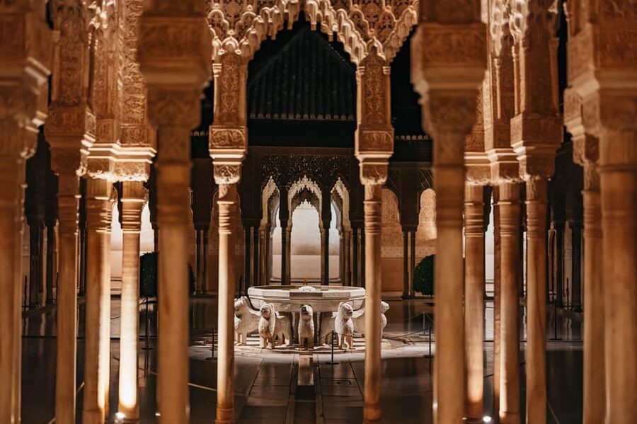 Granada: Alhambra and Nasrid Palaces Guided Tour at Night - Nasrid Palaces Illuminated: Where the Design Actually Makes Sense