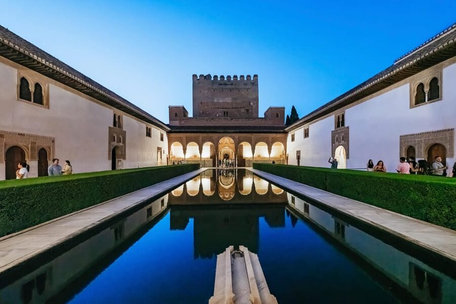 Granada: Alhambra and Nasrid Palaces Guided Tour at Night - The Charles V Stop: A Renaissance Facade in the Middle of Moorish Space