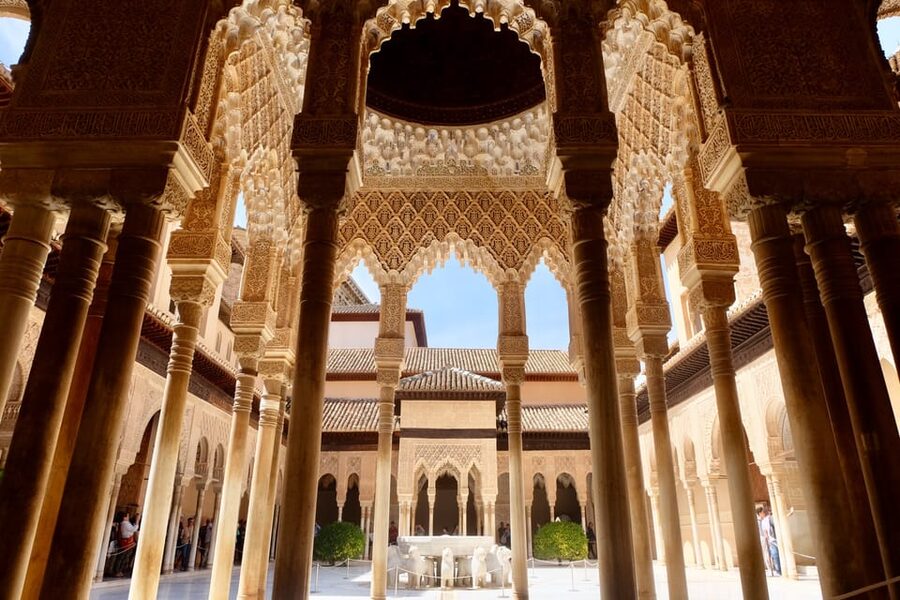 Granada: Alhambra and Nasrid Palaces Private Guide Tour - Why a private Alhambra tour works especially well in 3 hours