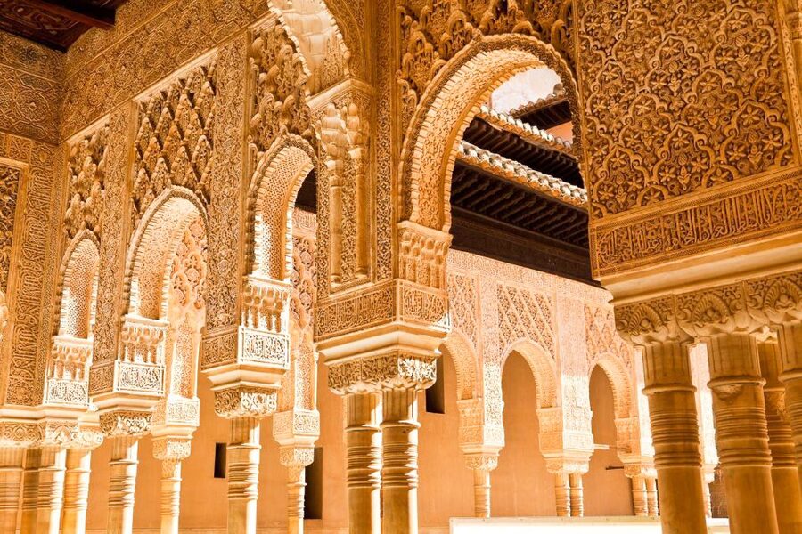 Granada: Alhambra and Nasrid Palaces Small Guided Tour - Meet at Granavision, not wherever you end up feeling brave