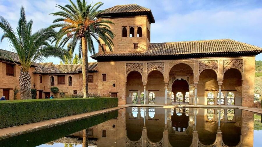 Granada: Alhambra and Nasrid Palaces Tour without Tickets - Palace of Charles V: Renaissance contrast inside the complex