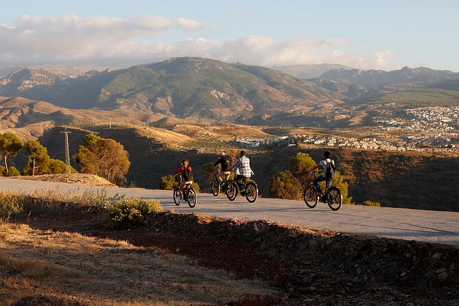 Granada: Alhambra and Sierra Nevada Sunset Views by E-Bike - The Realejo Pass-Through: A Quick Thread Through the Jewish Historical Area