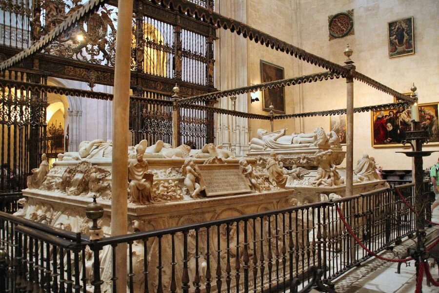 Granada: Alhambra, Cathedral & Royal Chapel Tour w/ Tickets - The 1492 storyline: why the same city feels different in each stop
