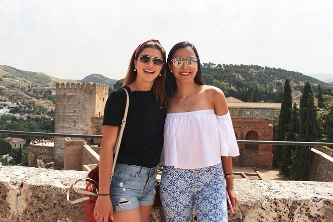 Granada: Alhambra Comlex + Nasrid Palaces + Alcazaba Guided Tour - Meeting Point: Plan Your Arrival Like a Pro