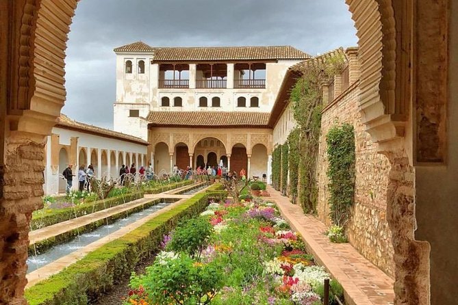 Granada: Alhambra Comlex + Nasrid Palaces + Alcazaba Guided Tour - The 3-Hour Game Plan: Nasrid Palaces, Alcazaba, and What Order Means
