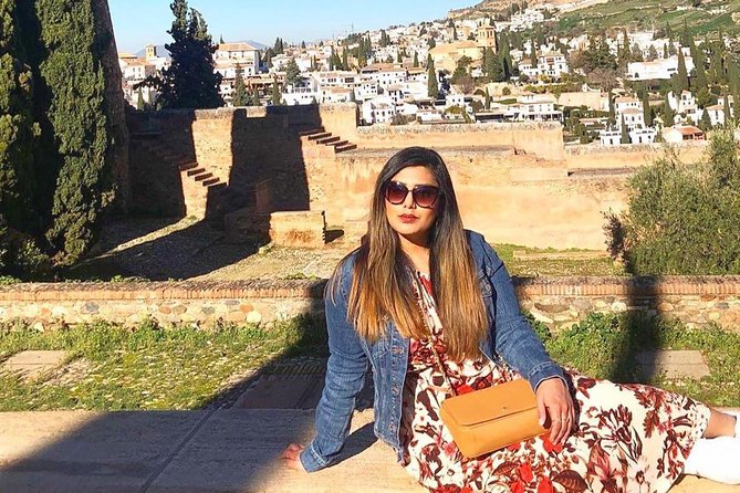 Granada: Alhambra Comlex + Nasrid Palaces + Alcazaba Guided Tour - Alcazaba Fortress Areas: The View Adds Meaning