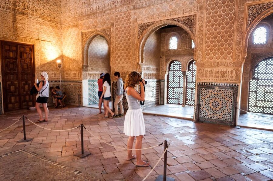 Granada: Alhambra Complex Guided Tour Options - Generalife Gardens: where the site slows down