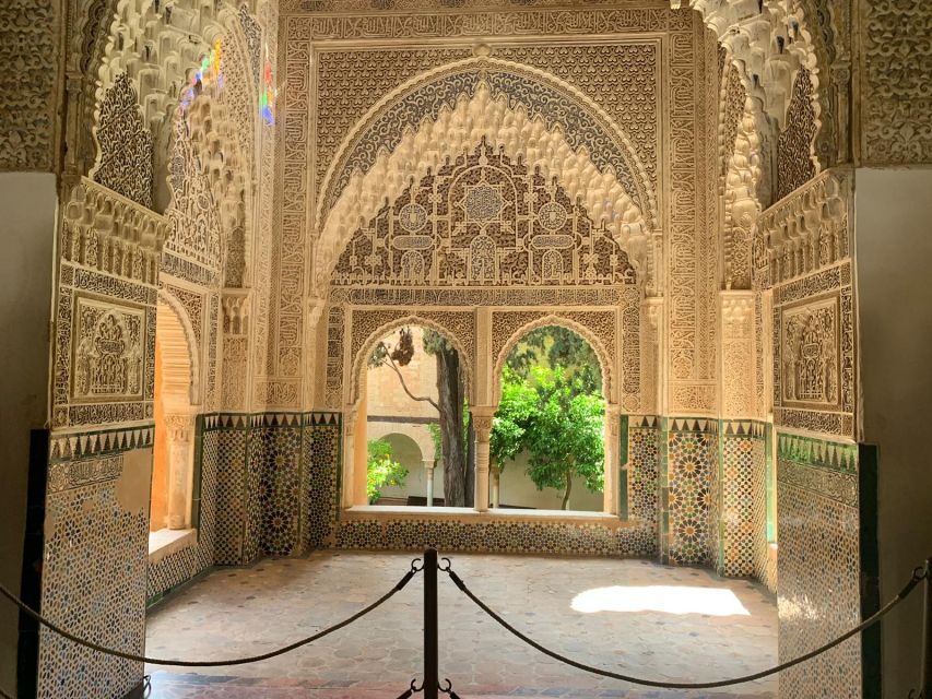 Granada: Alhambra Complex Guided Tour with Ticket - Key highlights to look forward to