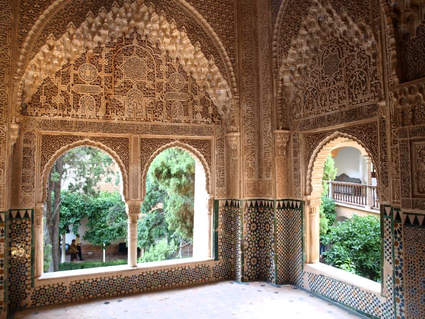 Granada: Alhambra Complex Guided Tour with Ticket - Entering the Alhambra Complex Fast, With Your Ticket Already Handed Off