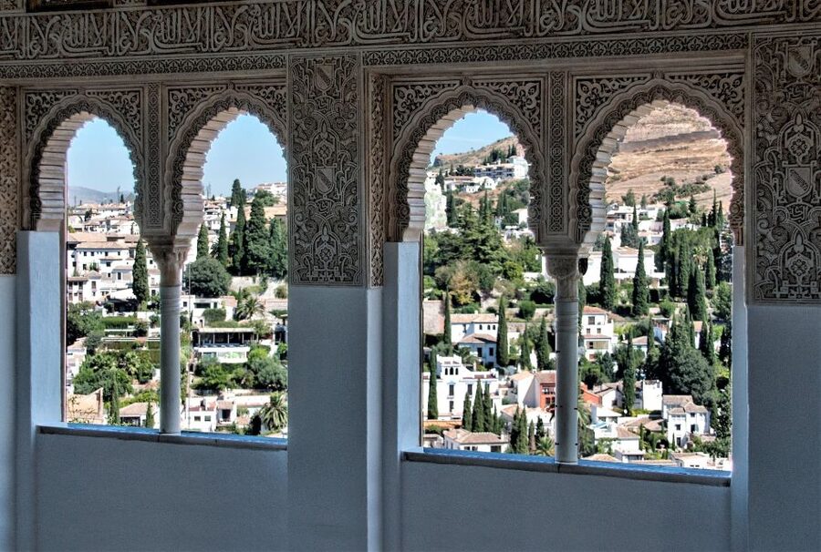 Granada: Alhambra Complex Guided Tour with Ticket - Carlos V Palace: The Big-name Stop That Rounds Out the Complex