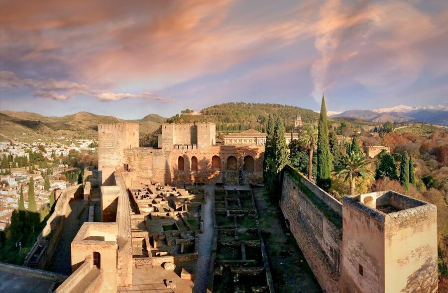 Granada: Alhambra Fast-Track Guided Tour - Key things to know before you go