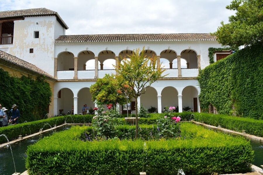 Granada: Alhambra Gardens, Generalife & Alcazaba Guided Tour - Generalife Gardens: Lower Gardens, Fountains, and Flower Stops