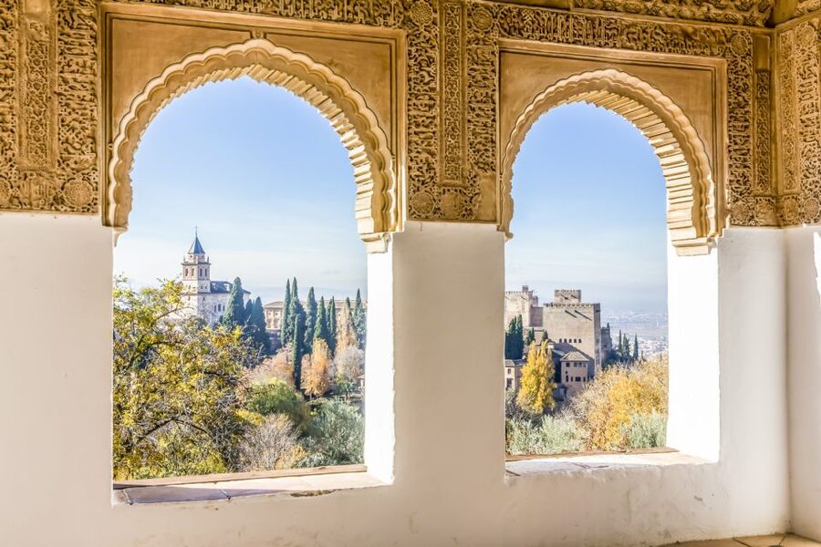 Granada: Alhambra Gardens, Generalife & Alcazaba Guided Tour - Generalife Palace and the High Gardens: Why Outside the Walls Matters