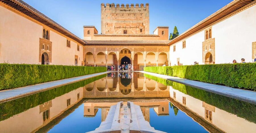 Granada: Alhambra, Generalife & Albaicin Private Tour - Lunch break and customization: how the pacing stays humane