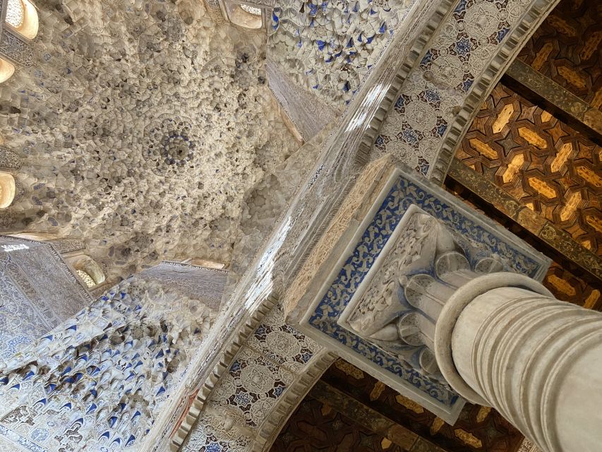 Granada: Alhambra & Generalife Fast-Track Guided Tour - Generalife Gardens: fountains, flowers, and the sultan’s summer escape
