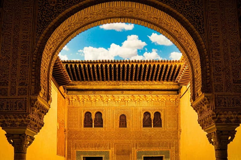 Granada: Alhambra, Generalife & Nasrid Palaces Guided Tour - Puerta del Vino and El Partal: quick looks with context