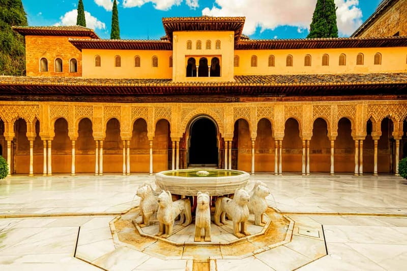 Granada: Alhambra, Generalife & Nasrid Palaces Guided Tour - Alcazaba: finishing with self-guided time in the fort area