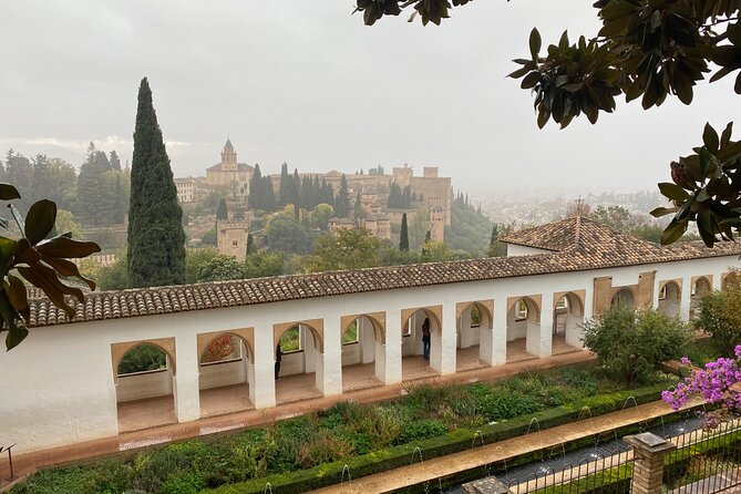 Granada Alhambra Group Tour includes Nazaries Palaces - Pacing and crowd reality, so you can enjoy it instead of stress