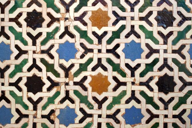 Granada Alhambra Group Tour includes Nazaries Palaces - Nasrid Palaces: where official residence turns into art and math