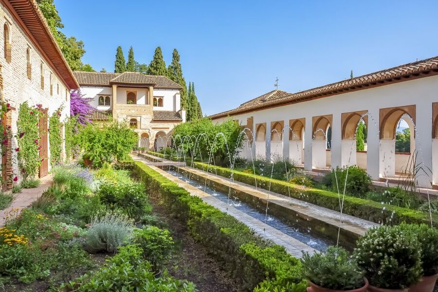 Granada: Alhambra Guided Tour and Arabian Bath and Massage - Should you book this Alhambra and Arabian bath tour?