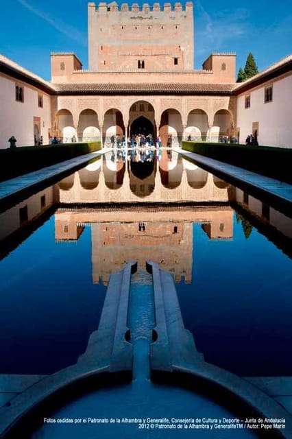 Granada: Alhambra Guided Tour and Flamenco Show - A One-Day Mix of Moorish Architecture and Sacromonte Performance