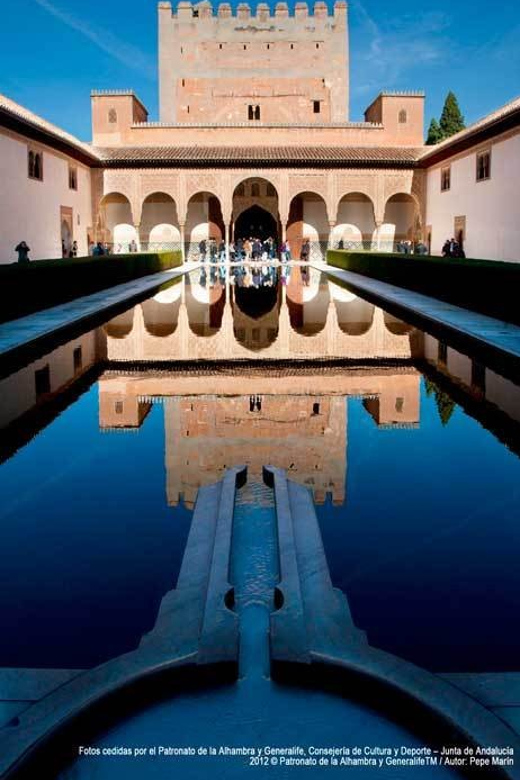 Granada: Alhambra Guided Tour and Flamenco Show - Generalife Gardens and Charles V: the change of mood is the point