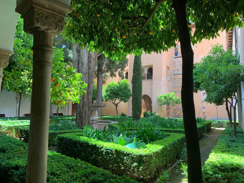 Granada: Alhambra Guided Tour w/ Nasrid Palaces & City Pass - Using the Bus and Tourist Train Like You Mean It