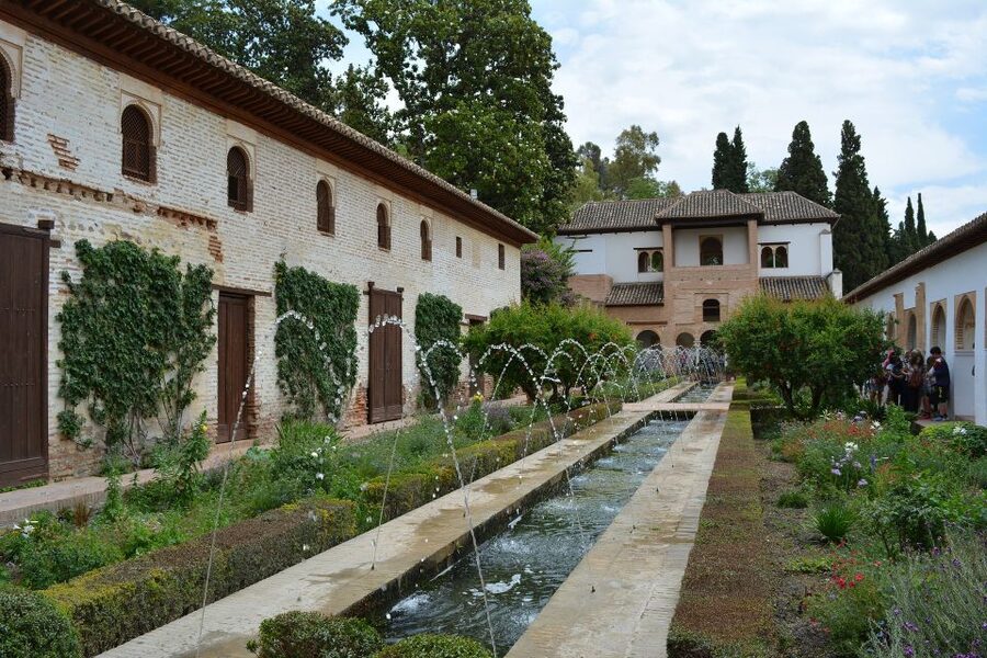 Granada: Alhambra Guided Tour w/ Nasrid Palaces & City Pass - How to Read Alhambra Architecture Without Feeling Lost