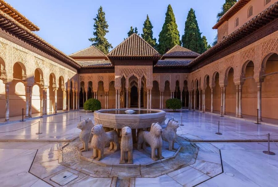 Granada: Alhambra Guided Tour with Nasrid Palaces & Gardens - Key things that make this Alhambra tour special