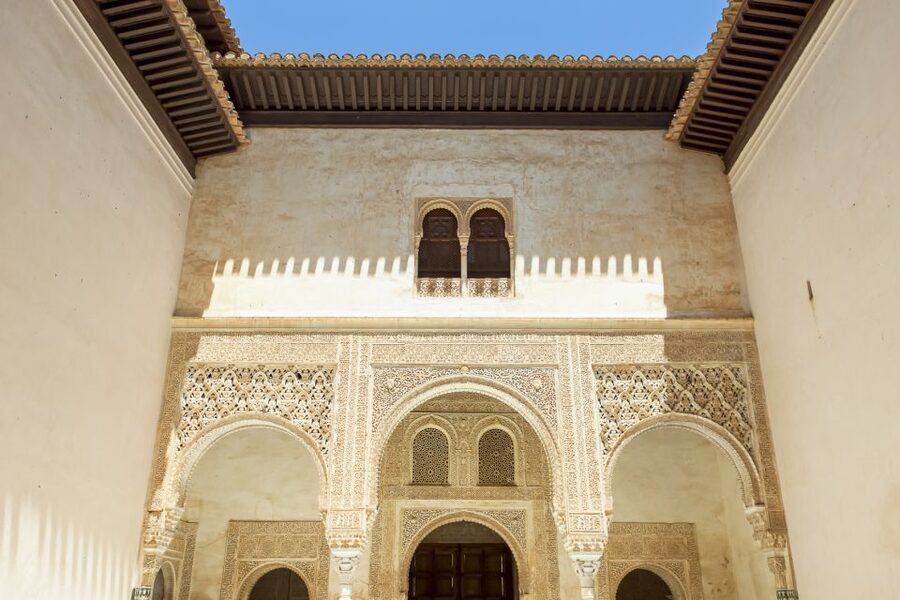 Granada: Alhambra, Nasrid, and Generalife Private Tour - Nasrid Palaces: where the architecture explains itself