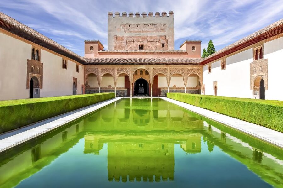 Granada: Alhambra, Nasrid, and Generalife Private Tour - Why a private guide pays off in a place this timed