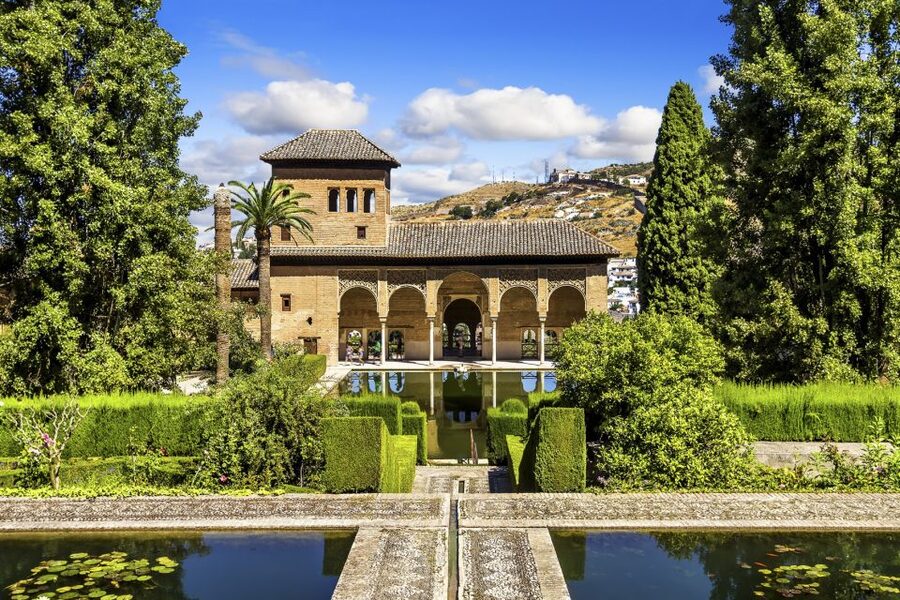 Granada: Alhambra, Nasrid Palaces, & Generalife Guided Tour - Nasrid Palaces: the part you will remember, and the part you might miss without a guide