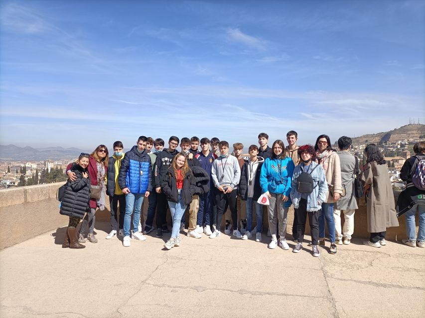 Granada: Alhambra, Nasrid Palaces, & Generalife Guided Tour - Group size, pace, and headphones: how to make the 3 hours feel comfortable