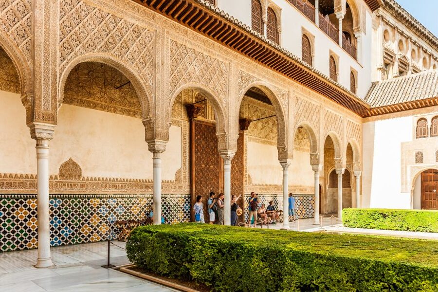 Granada: Alhambra & Nasrid Palaces Tour with Tickets - Entering the walled citadel and the Alcazaba: the Alhambra’s “military brain”