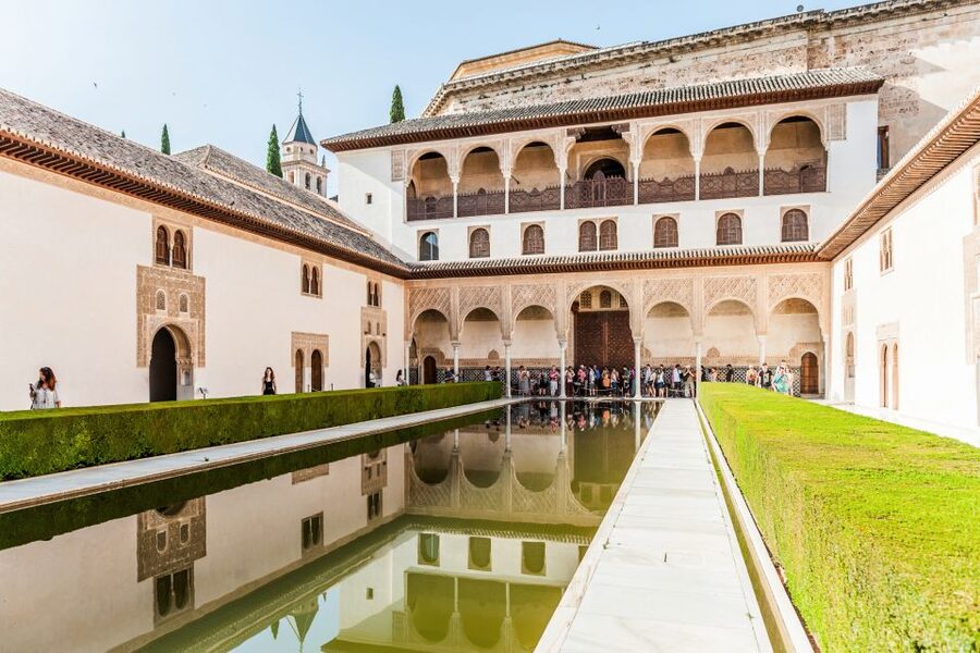 Granada: Alhambra & Nasrid Palaces Tour with Tickets - Generalife Gardens: the calm reset you need after the palaces