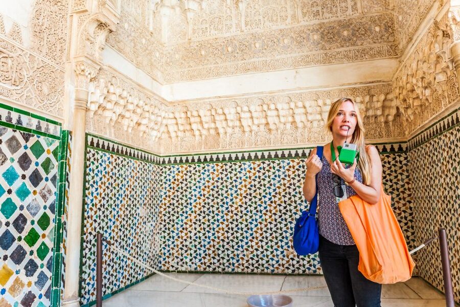 Granada: Alhambra & Nasrid Palaces Tour with Tickets - What the small-group size changes on-site