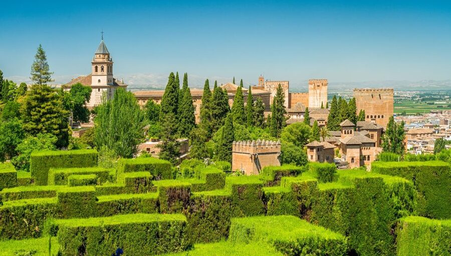 Granada: Alhambra Palace Guided Tour - Plaza de los Aljibes photo stop: quick, useful, and timed