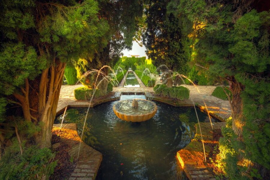 Granada: Alhambra Palace Guided Tour - Where you meet and how the tour moves (without ticket-line stress)