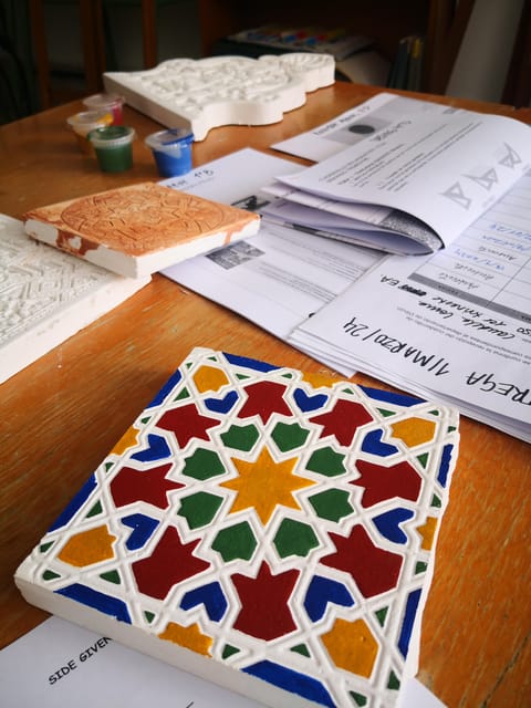 Granada: "Alhambra´s Craft Workshop" - Nasrid tile painting: a smaller project with a classic look