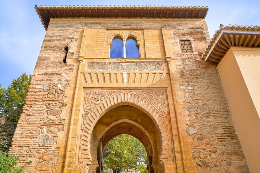 Granada: Alhambra Small Group Tour with Nasrid Palaces - Palace of Charles V: a quick, guided contrast inside the complex
