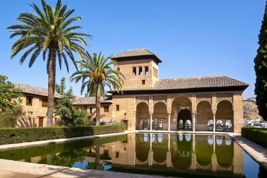 Granada: Alhambra Small Group Tour with Nasrid Palaces - Small-group touring at the Alhambra: why it feels personal