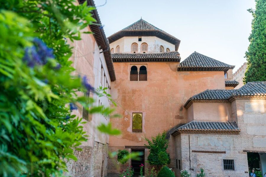 Granada: Alhambra Ticket and Guided Tour with Nasrid Palaces - Should you book the Granada Alhambra ticket and guided tour?