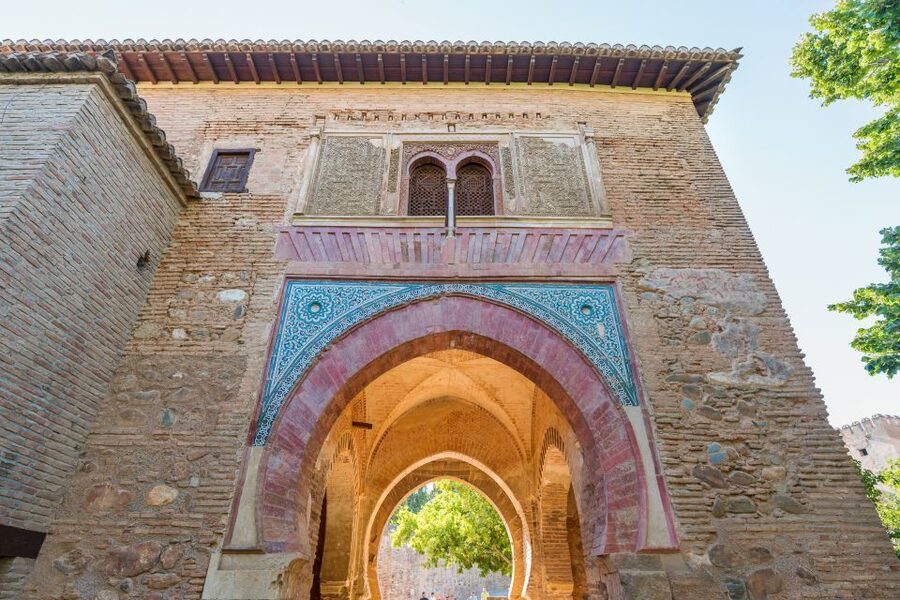 Granada: Alhambra Ticket and Guided Tour with Nasrid Palaces - Generalife Palace and Gardens: the calm before the wow