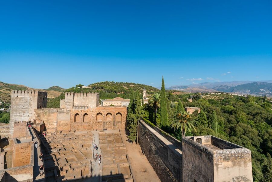 Granada: Alhambra Ticket and Guided Tour with Nasrid Palaces - How the tour fits different travel styles