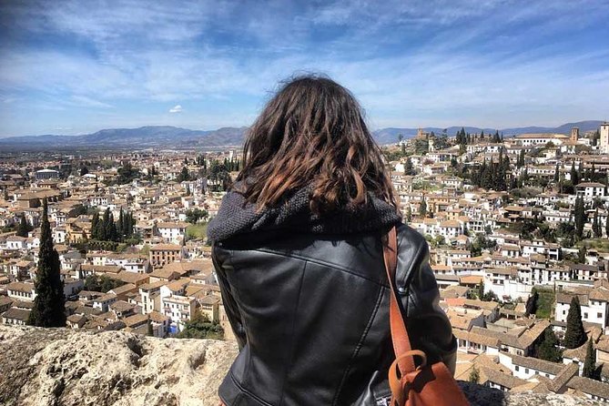 Granada and Albaicin: Wine and Tapas Tour - Mirador de San Nicolás: The Alhambra Face-to-Face Moment
