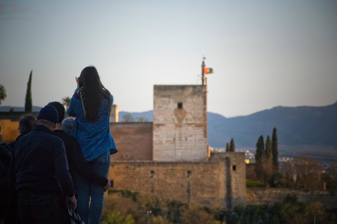 Granada and Albaicin: Wine and Tapas Tour - Iglesia de San Gil y Santa Ana and Back Into the Bar Plan