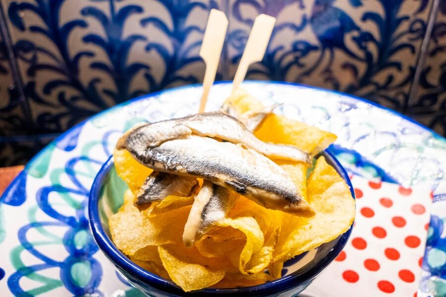 Granada: Authentic and intimate Flamenco Show with Snacks - Who should book Cueva Flamenca La Comino, and who should skip it