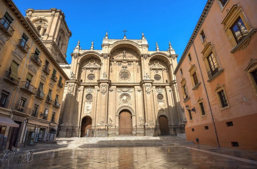 Granada: Cathedral and Royal Chapel Guided Tour with Tickets - Calle Oficios and Alcaicería: quick pauses in Granada’s historic downtown