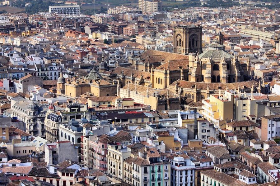 Granada: Cathedral and Royal Chapel Guided Tour with Tickets - Duration and pacing: a short tour that still hits the big moments
