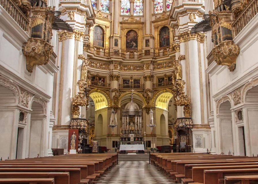 Granada: Cathedral, Royal Chapel & 5 Monuments Combo Ticket - Iglesia de San Nicolás and its tower: the Mirador moment with the big payoff